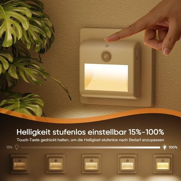 Nachtlicht in einer Steckdose mit Bedientaste.